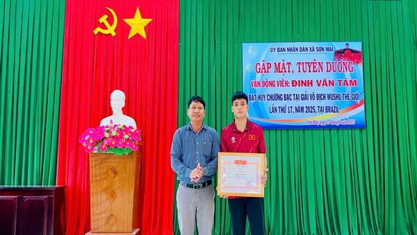 Khen thưởng vận động viên Đinh Văn Tâm, đoạt Huy chương Bạc nội dung tán thủ thế giới lần thứ 17 năm 2025