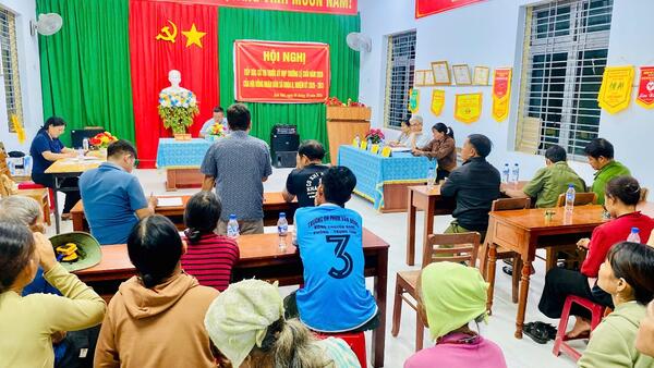 Tổ đại biểu số 4 HĐND xã tiếp xúc cử tri thôn Trung Thượng